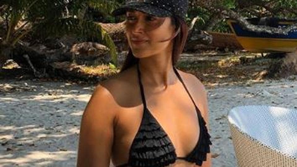Ileana D Cruz Most Hot Boobs Bouncing Videos - Ileana D'Cruz pens empowering self-appreciation post: 'I've worried I am  not pretty enough, my hips too wide, my arms too jiggly' | Bollywood -  Hindustan Times