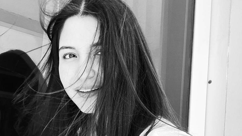 Anushka Sharma drops stunning monochrome picture, here’s how husband Virat Kohli reacted to it