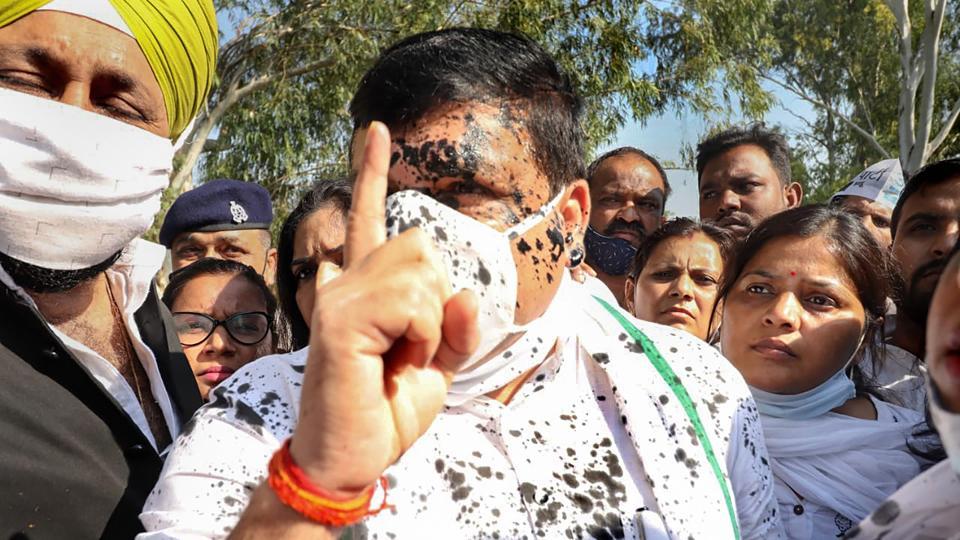 Kejriwal backs Sanjay Singh after ink thrown on him, cites ‘injustice ...