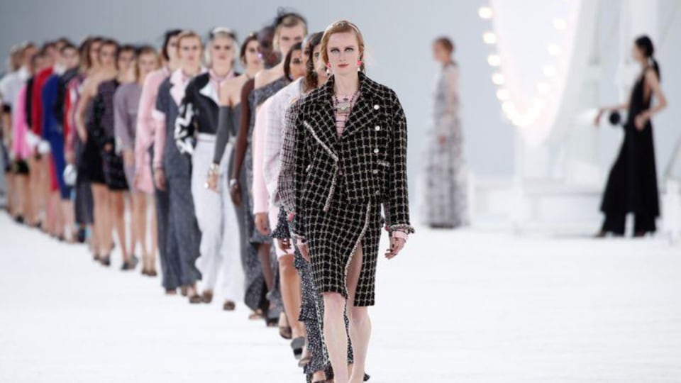 Chanel brings Hollywood glamour to Paris Fashion Week | Fashion Trends ...