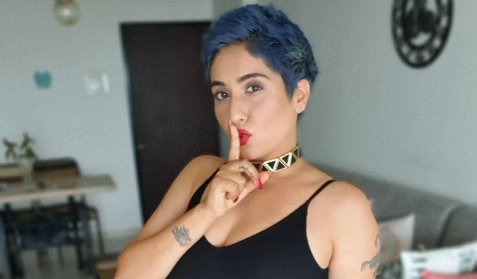 Neha Bhasin claps back at troll who asked why she went 'nude' to promote her new song Kehnde Rehnde - Hindustan Times