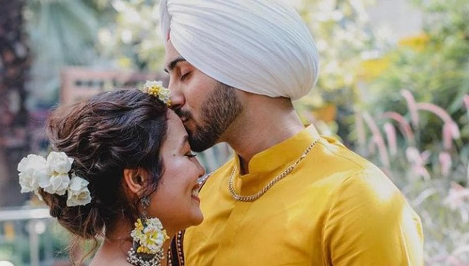 Neha Kakkar, Rohanpreet Singh give a peek into their Dubai honeymoon, see photos