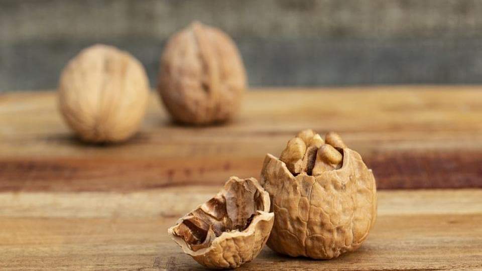 Walnuts may have antiinflammatory effects that reduce risk of heart