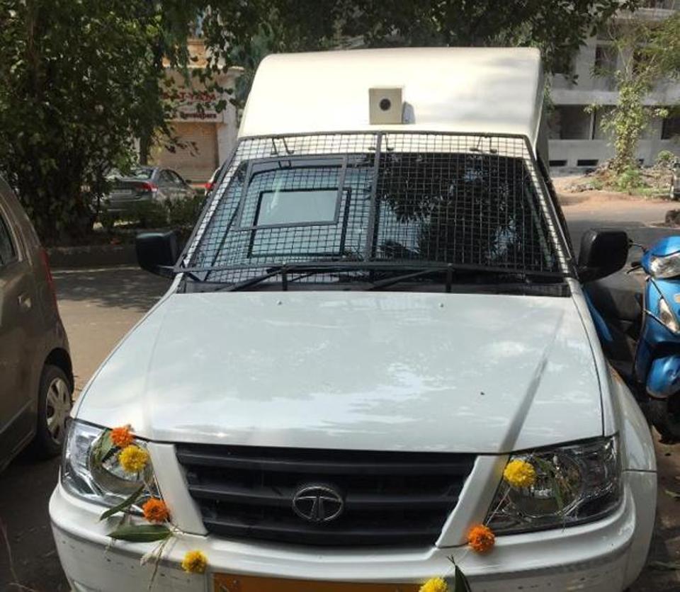 tata yodha cash van