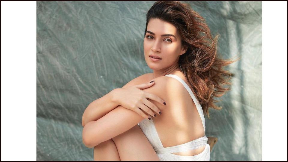 Kriti Sanon's sizzling look and sultry poetic vibes are all we need to be  date-ready this Sunday - Hindustan Times