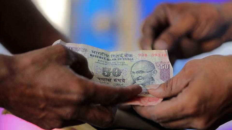 Worried About Catching Covid 19 From Using Cash Chances Are Low Study Finds World News Hindustan Times