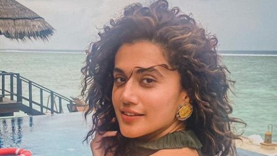 Troll calls Taapsee Pannu ‘faltu heroine who doesn’t know acting’, actor’s savage reply wins the internet