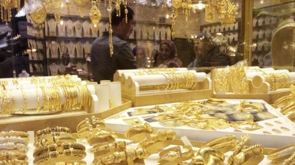 Gold cheaper by Rs 7,425 per 10 gm from August high. Will it regain its