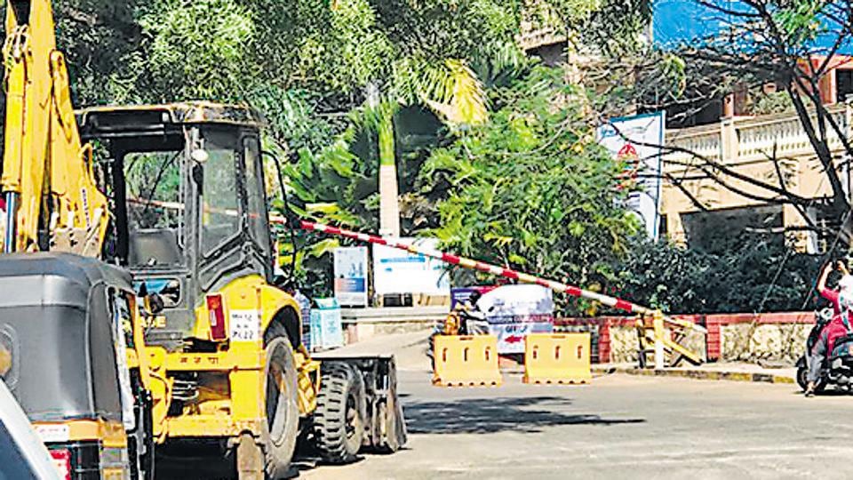 Earthmover fails to enter as MIT, Pune students barricade hill slope road