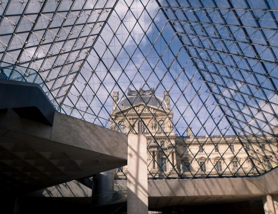 Louvre Museum puts time with ‘Mona Lisa’ for auction amid Covid-19 hit finances