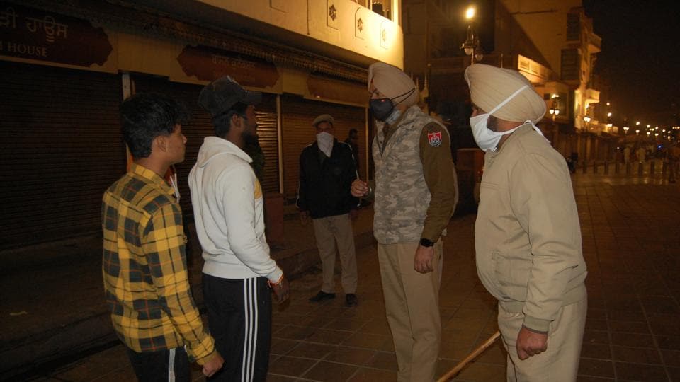 Night curfew in Punjab extended till Jan 1, CM directs police to ensure strict compliance | Latest News India - Hindustan Times