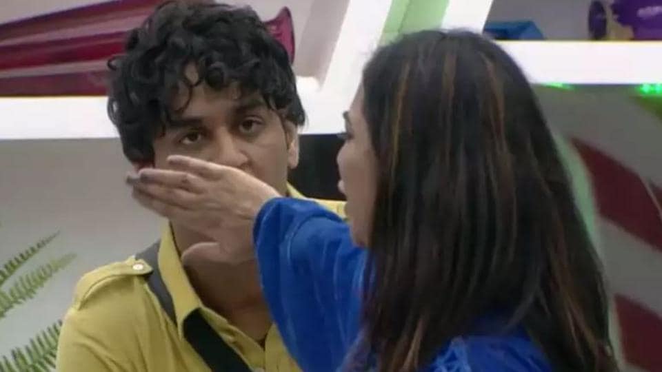 Bigg Boss 14: Vikas Gupta evicted for physical violence against Arshi Khan?