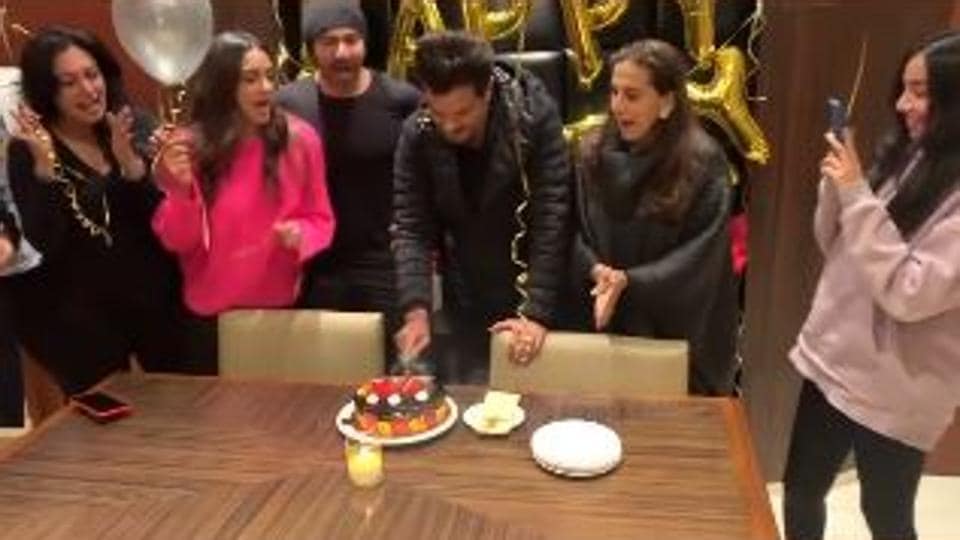 Anil Kapoor celebrates birthday with Jug Jugg Jeeyo co-stars, daughter ...