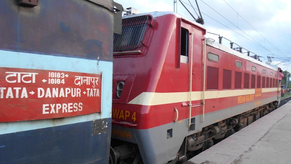 Express train overshoots red signal by 500 metres, crew suspended