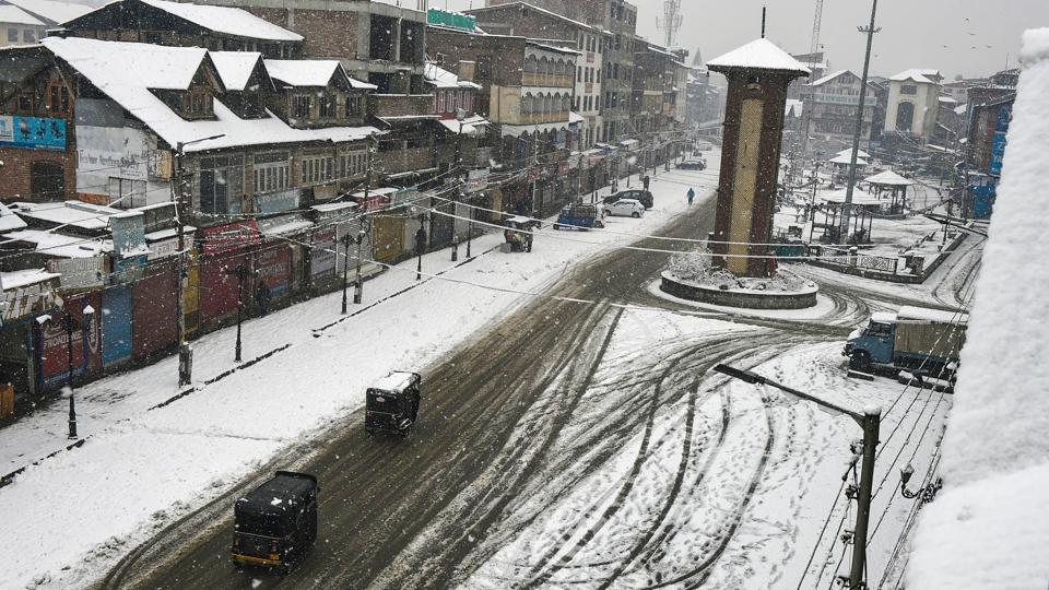 Flight operations at Srinagar airport suspended for third consecutive