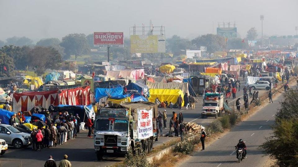Farmers Protest Highlights Mega Waterproof Tent Installed At Singhu Border As Stir Continues Amid Rain Hindustan Times