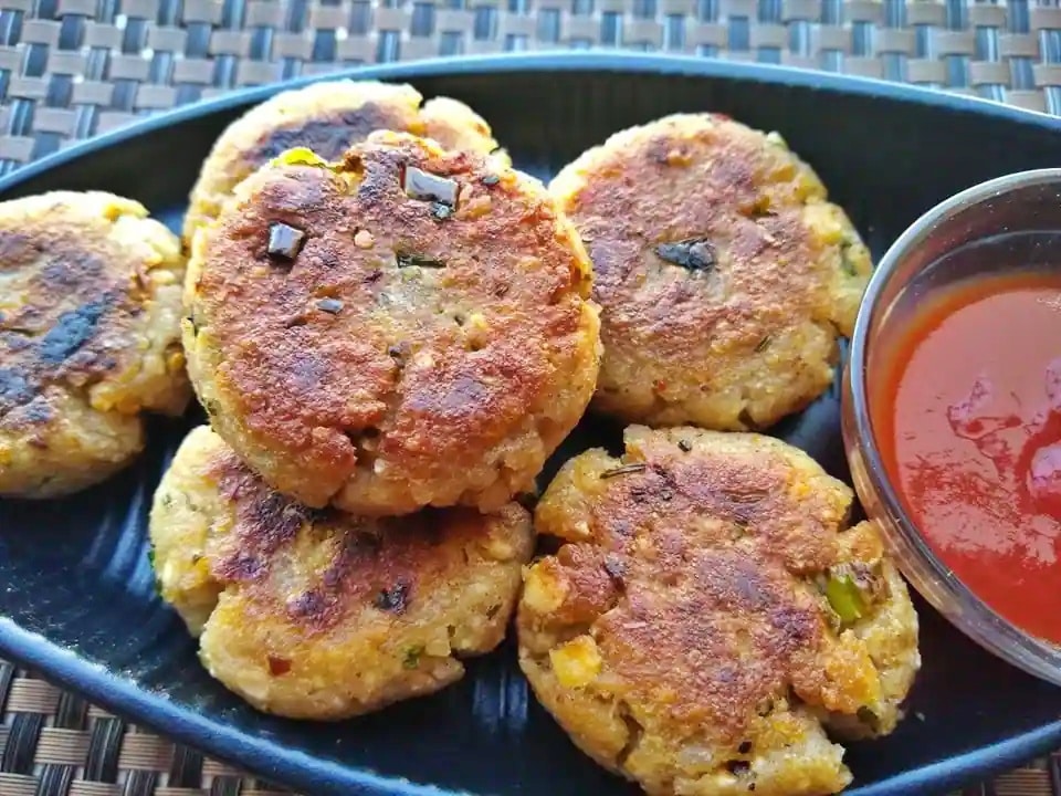 <p>மக்கானா ஆலு டிக்கி ரெசிபி</p>