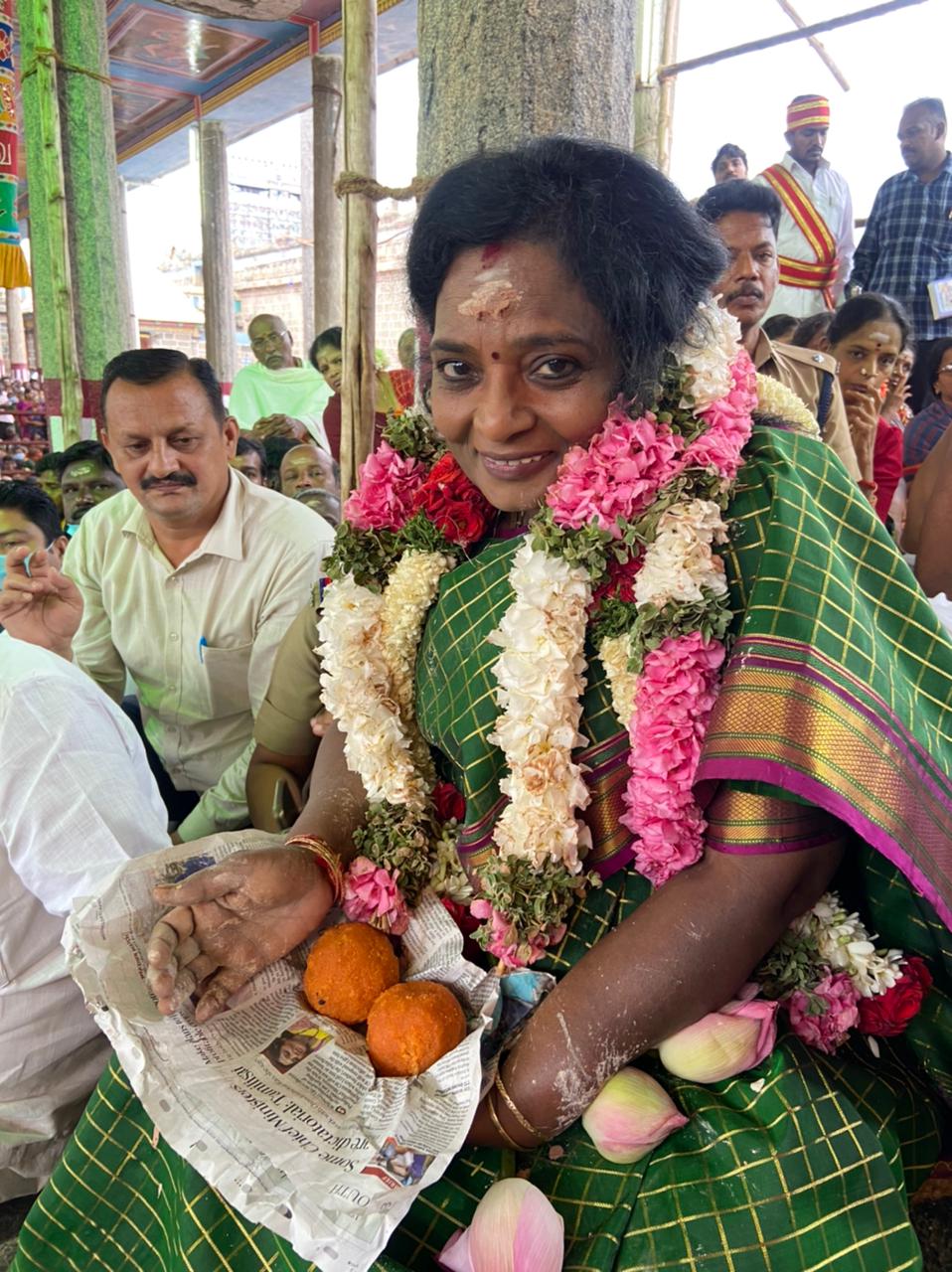 <p>சிதம்பரம் நடராஜர் கோயிலில் ஆளுநர் தமிழிசை செளந்தரராஜன்</p>