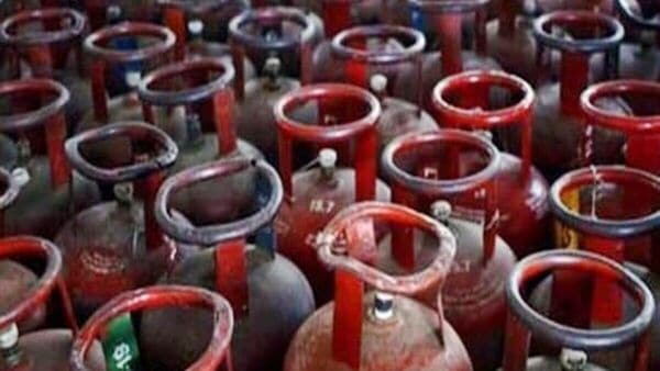 Free LPG cylinders in Gujarat: தீபாவளி பரிசு அறிவித்த குஜராத் அரசு!-gujarat  government has decided to give two free cooking cylinders as diwali gift -  HT Tamil