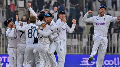 Eng vs Pak 1st Test Result: இதன் மூலம் 74 ரன்கள் வித்தியாசத்தில் வெற்றி பெற்ற இங்கிலாந்து அணி, 3 டெஸ்ட் போட்டிகள் கொண்ட இத்தொடரில், முன்னிலை வகிக்கிறது.