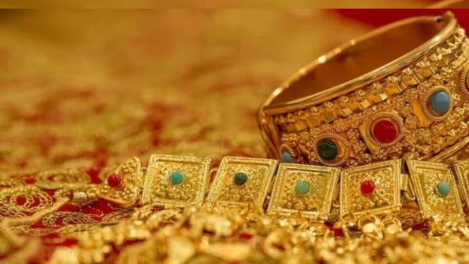 Gold rate today: ஒரு கிராம் தங்கம் எவ்வளவு தெரியுமா? வெள்ளி விலை சரிவு