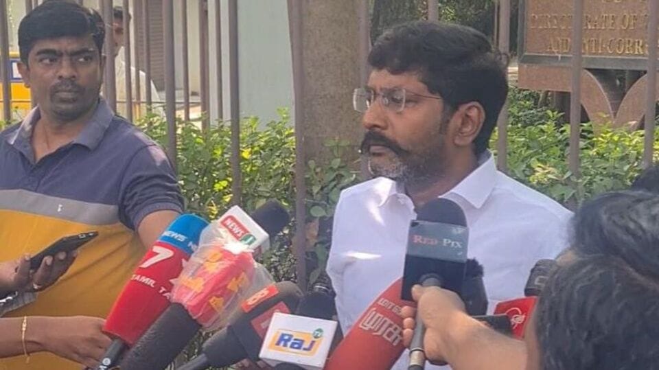 துணிவு FDFS! முதல்வர், உதயநிதி மீது சவுக்கு சங்கர் புகார்!