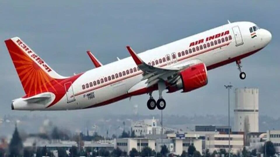 விமானத்தில் சிறுநீர் கழித்த விவகாரம்: ஏர் இந்தியா நிறுவனத்திற்கு  அபராதம்!