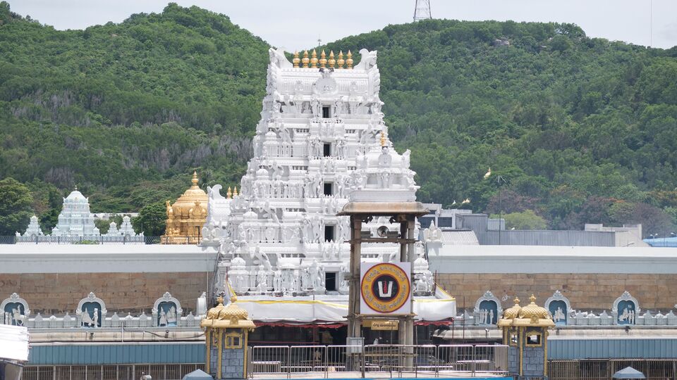 Tirupati Temple: திருப்பதி தரிசனம்: ரூ.10,500 ஆன்லைன் டிக்கெட் நாளை ரிலீஸ்!