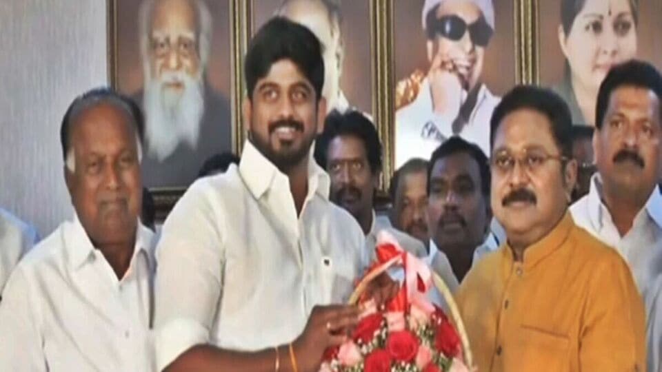 Erode East Bypoll: ஈரோடு கிழக்கு இடைத்தேர்தல்; இளம் வேட்பாளரை களமிறக்கும் டிடிவி