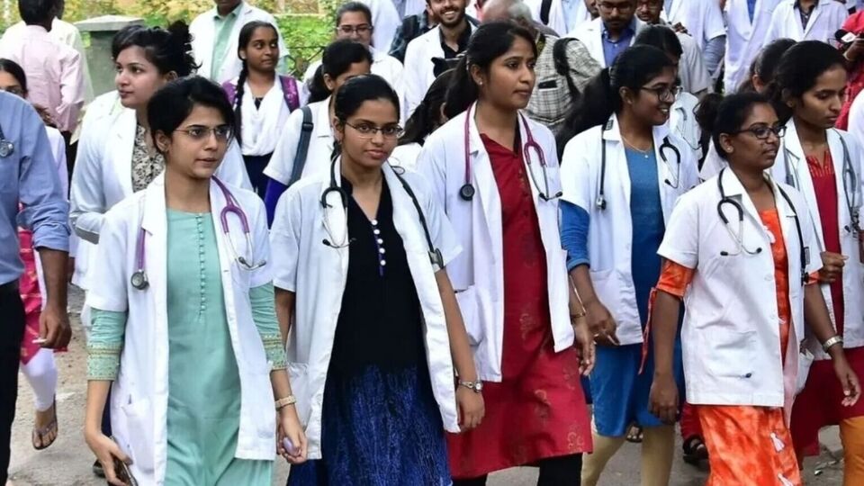 இந்திய மருத்துவ படிப்புகள் – இரண்டாம் சுற்று கலந்தாய்வு எப்போது?