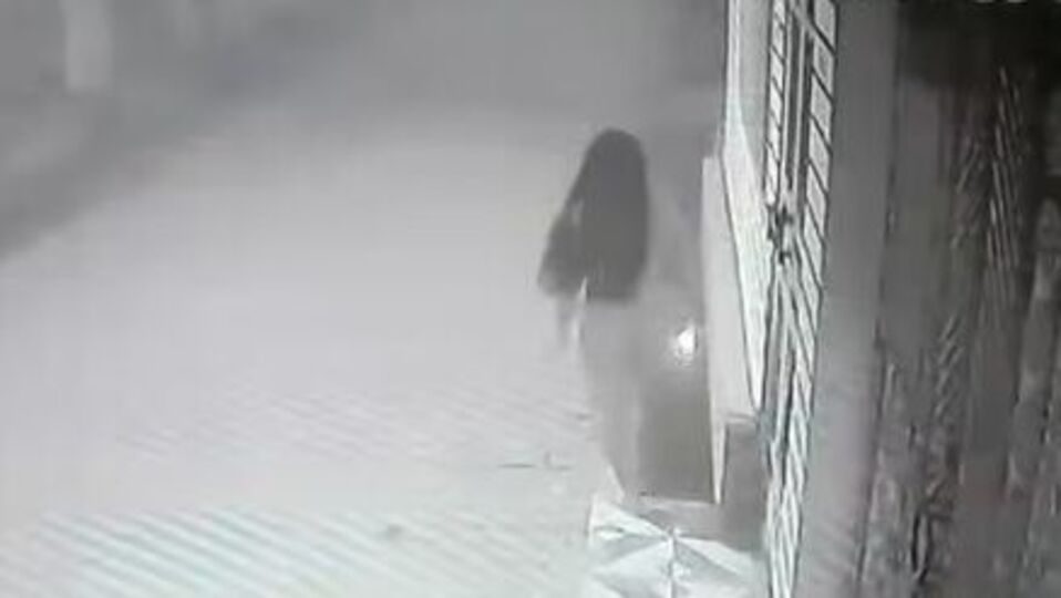 நிர்வாணமாக இரவில் கதவை தட்டும் இளம்பெண்.. பதறவைக்கும் திகில் சம்பவம்!