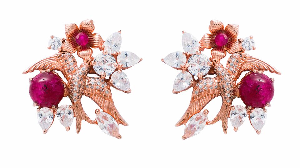 Valentine's Day 2023 gift guide: உங்கள் காதலிக்கு இந்த கிப்ட் கொடுத்து அசத்துங்க