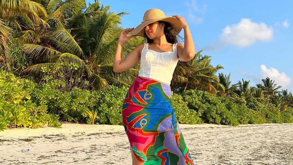 Mirnalini Ravi: கடற்கரையில் போஸ் கொடுத்த மிருணாளினி ரவி