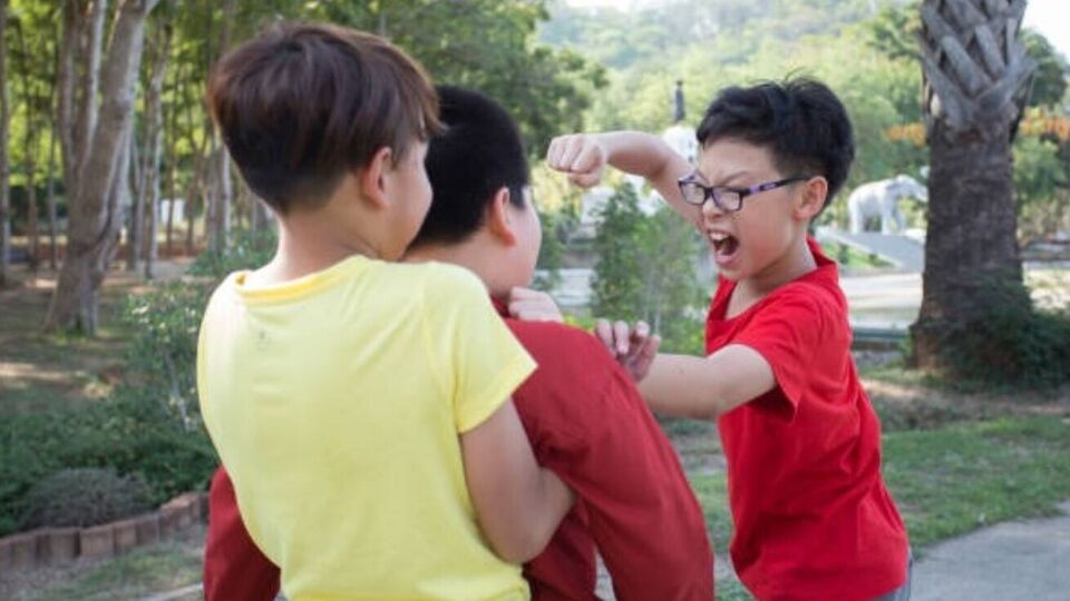 பள்ளி மாணவன் கொலை விவகாரம்: தலைமை ஆசிரியர் உள்பட 3 ஆசிரியர்கள் சஸ்பெண்ட்