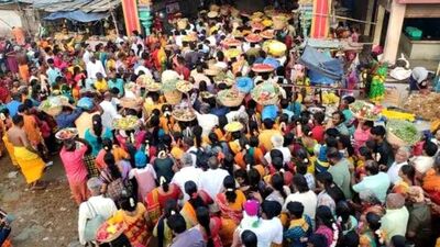 Samayapuram Mariamman: சமயபுரம் மாரியம்மன் கோயிலில் பூச்செரிதல் விழா ஒவ்வொரு ஆண்டும்சிறப்பாக கொண்டாடப்படும். அதன்படி இந்த ஆண்டுக்கான பூச்சொரிதல்திருவிழா இன்று தொடங்கியது.