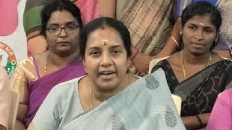 கவர்னர் போன்று , நீதிமன்றம் கேள்வி கேட்டால் அங்கு சாம்பல் அனுப்புவார்களா?-வானதி