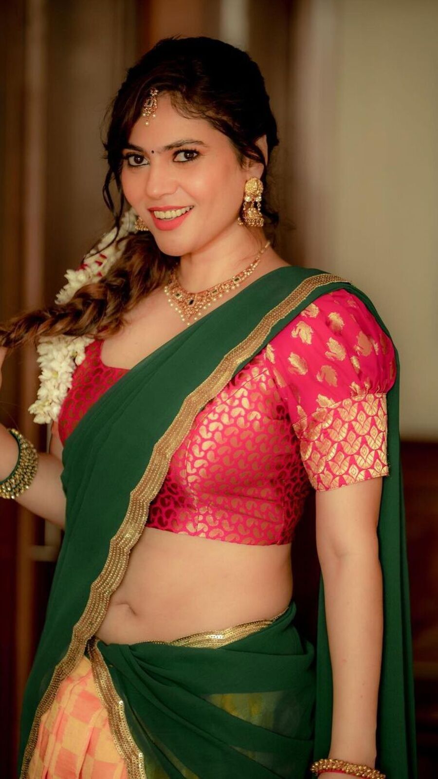 Actress Sherin: ஷெரினின் அழகிய போட்டோஸ்