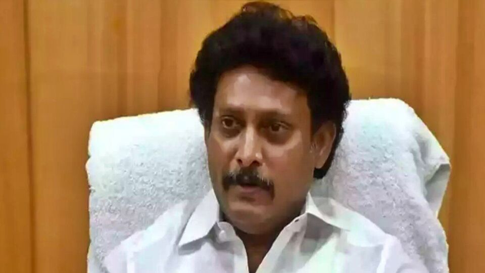 ’50 ஆயிரம் மாணவர்கள் ஆப்செண்ட்’ ஆக்‌ஷனில் இறங்கும் அன்பில்!