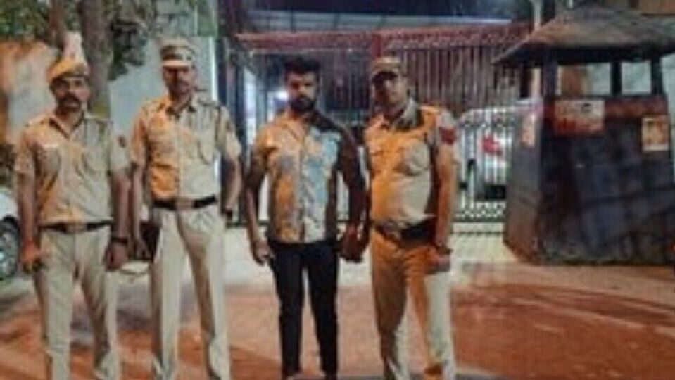 ’வைரல் ஆன வைலேஷன் வீடியோ’ நடு ரோட்டுல இப்படியா பண்ணுவாங்க.. யூடியுபர் கைது…