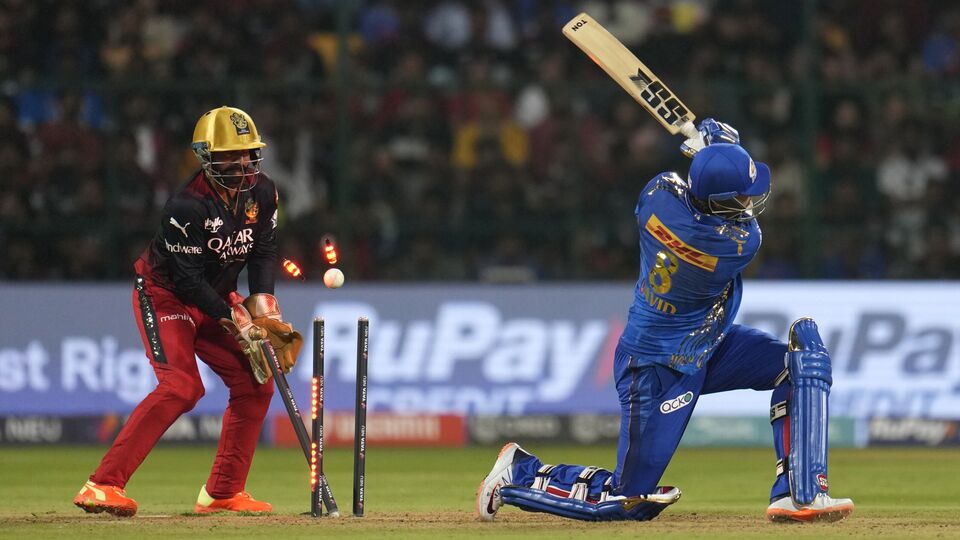 IPL 3வது அரை சதம் விளாசிய MI வீரர்!-கடைசி 5 ஓவர்களில் அசத்தல் ஆட்டம்