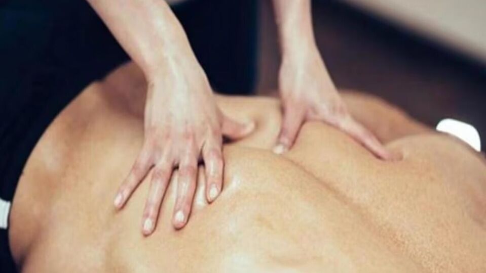 மசாஜ் செய்ய வந்த அமெரிக்க பெண்ணிடம் இப்படியா? ஊழியர் செய்த அசிங்கம்