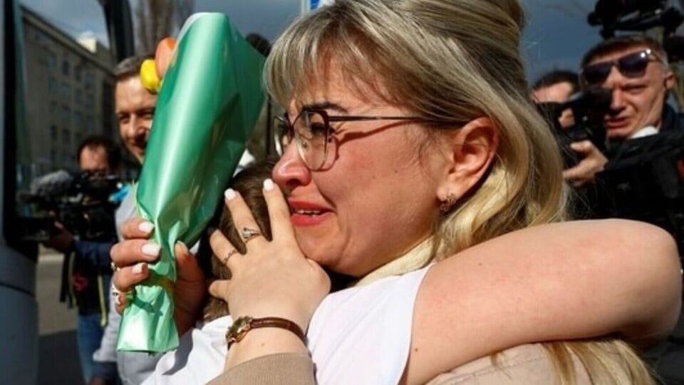 ரஷ்யாவில் எலி, கரப்பான்களுடன் வசித்த உக்ரைன் குழந்தைகள் – பெற்றோர்களிடம் கதறல்