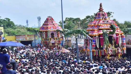 திருவிழாவின் முக்கிய நிகழ்வான தேரோட்டம் இன்று காலை நடந்தது.&nbsp;&nbsp;