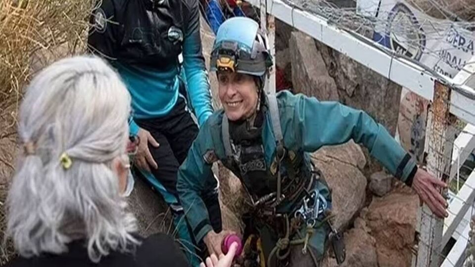 Viral: குகைக்குள் தனியாக 500 நாட்கள்; டைம் டிராவல் செய்த 50 வயது வீராங்கனை!