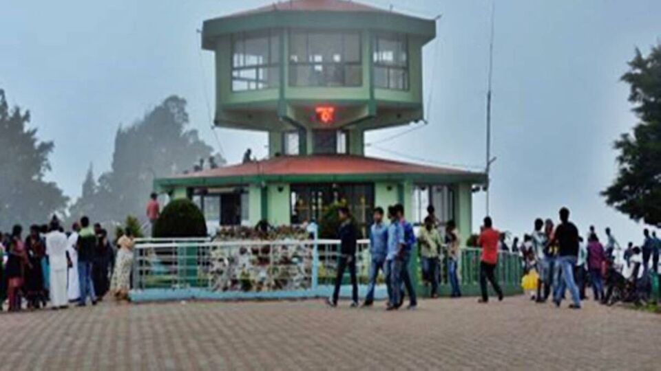 Summer Vacation: வாட்டி வதைக்கும் வெயில்.. ஊட்டிக்கு படையெடுக்கும் மக்கள்!