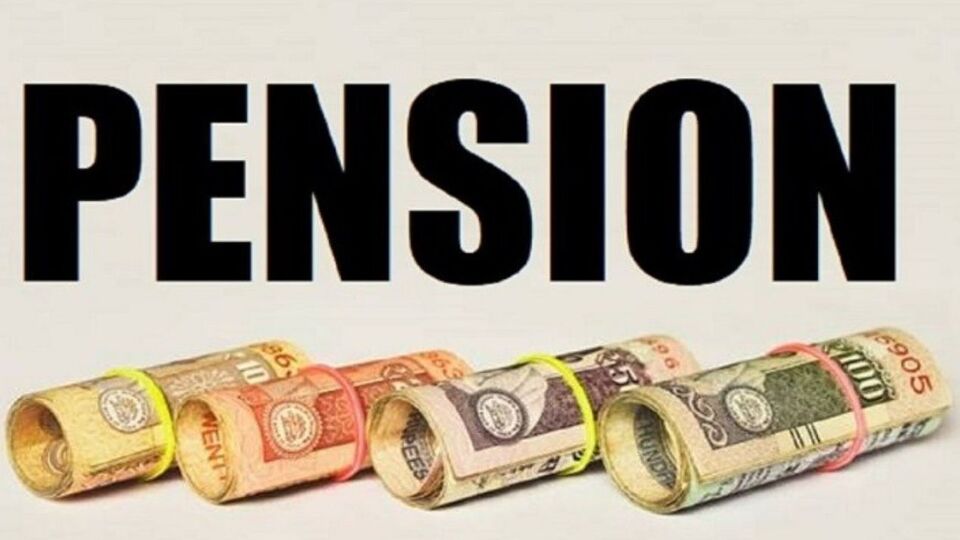 Oddisha : கொதிக்கும் தார்சாலை… பல கிலோ மீட்டர் தூரம் வெற்றுக்காலுடன் பயணம்… பென்ஷனுக்காக அலையும் 70 வயது மூதாட்டி