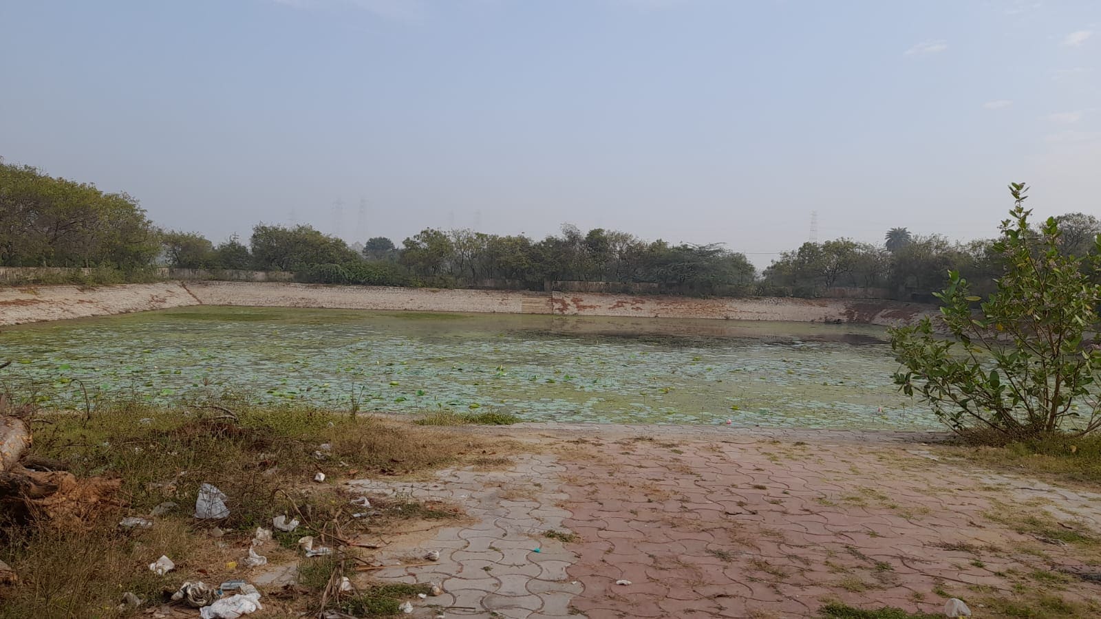 பராமரிப்பின்றி இருக்கும் சூரிய தீர்த்தம்