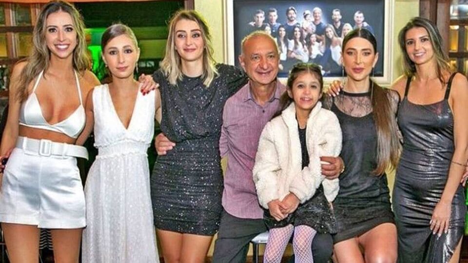 Viral: 6 மனைவிகள், 16 குழந்தைகள்..16 வயது அழகியை 7-வது திருமணம் செய்து கொண்ட 65 வயது மேயர்!