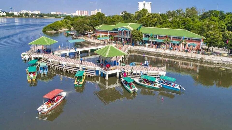 Floating Restaurant: தமிழகத்தில் முதல்முறையாக..விரைவில் மிதக்கும் உணவக கப்பல்.. எங்கு தெரியுமா?