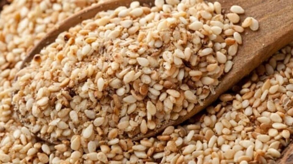 Sesame Seed Benefits கொலஸ்டிராலை குறைத்து மலச்சிக்கலை விரட்டும்